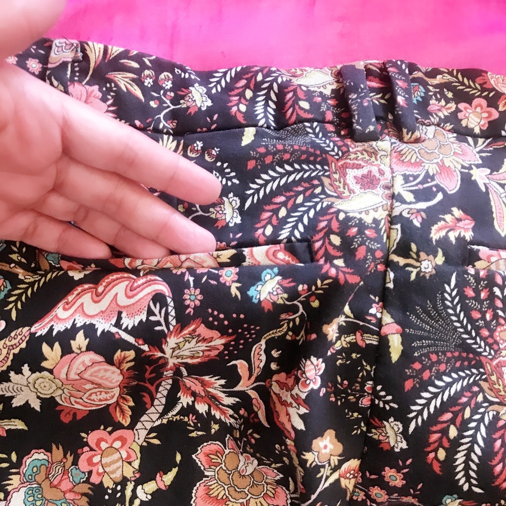Vintage Floral Capri Pants - Picture 5 of 14